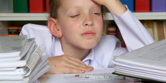 ¿Cómo se calma el dolor de cabeza infantil?