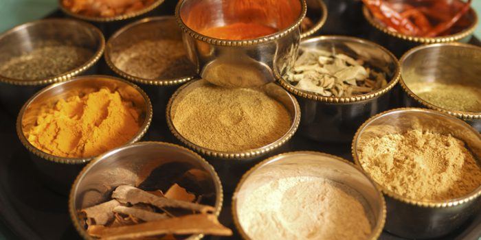 Propiedades del curry relacionadas con la salud