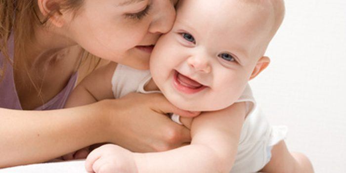 Estimulación táctil en los bebés, beneficios increíbles
