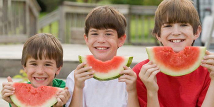 Cuando comer la fruta, ¿antes o después de las comidas?