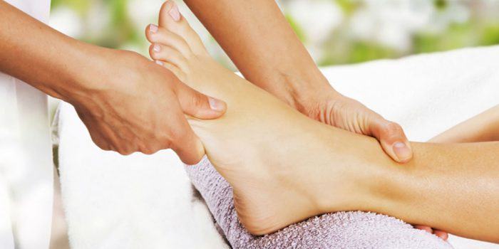 Masajes en los pies, beneficios y precauciones