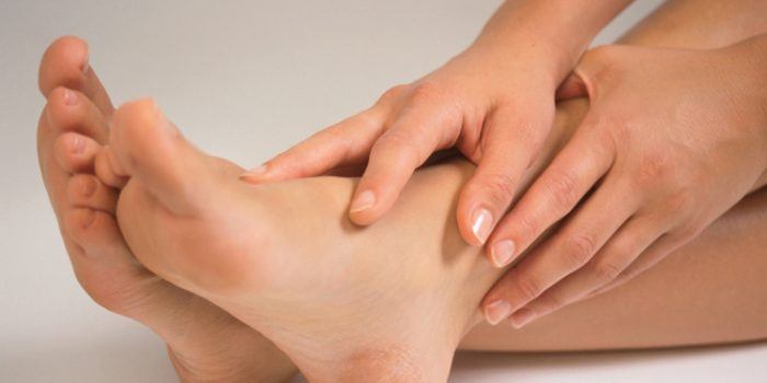 ¿Por qué se hinchan los pies?, algunos remedios
